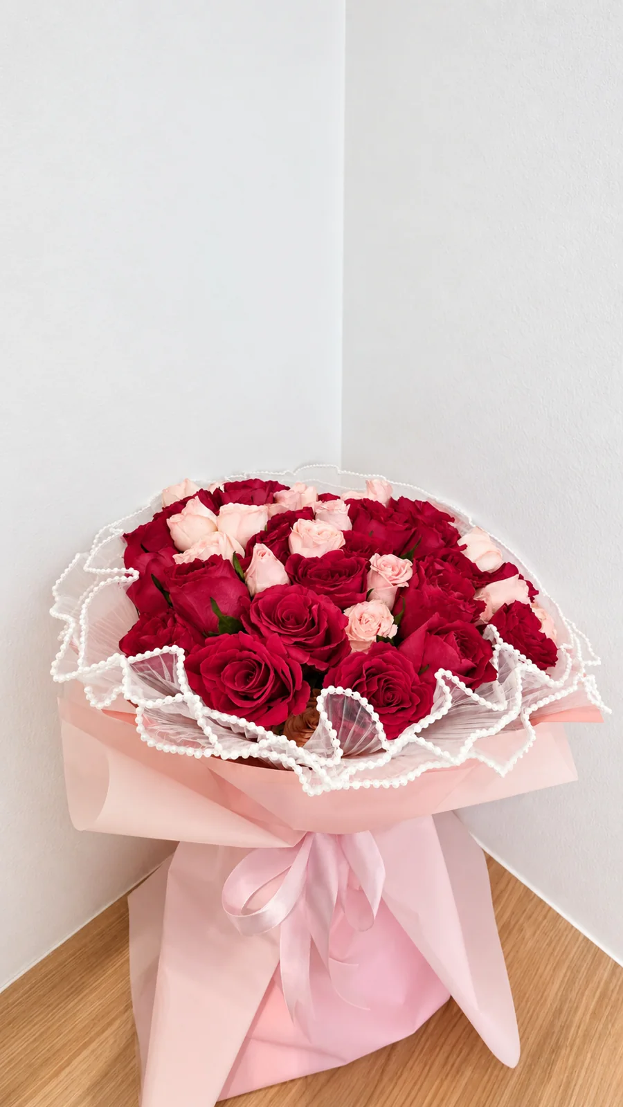 Rosenet — Red & blush roses